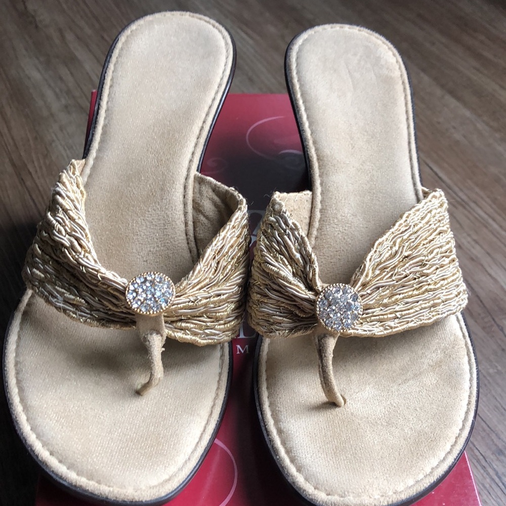 Italian Shoemakers Tan Sandals with Tassel Detail - Picture 2 of 7